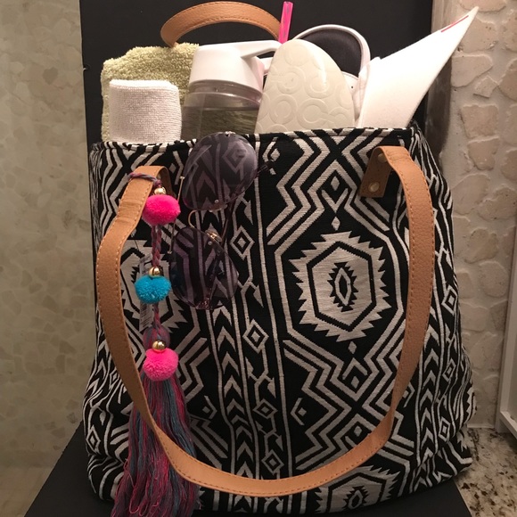 Bohemian Design Tote - Picture 3 of 10